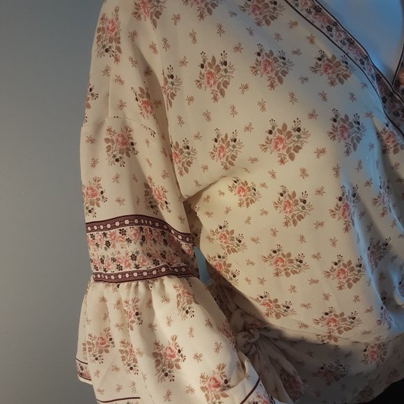 NWT FLORAL WRAP BLOUSE by MAX STUDIO - Picture 4 of 10